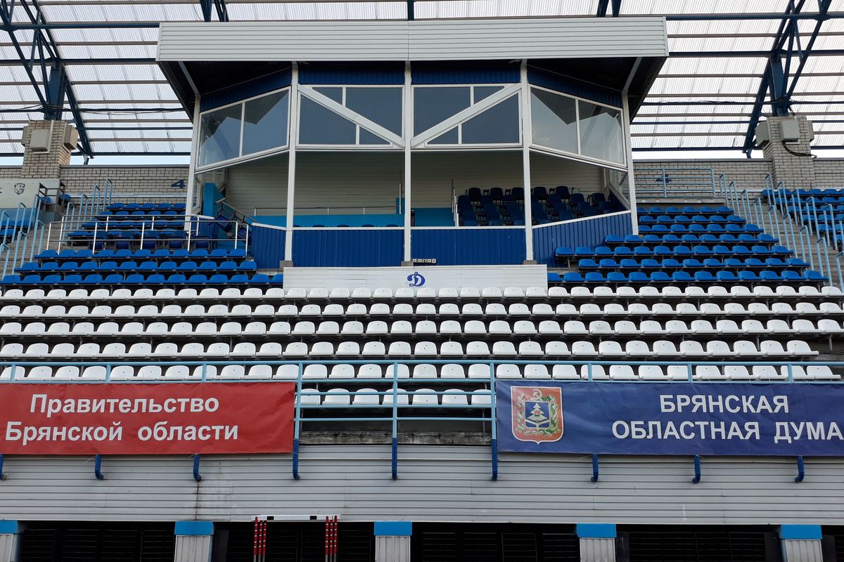 Футболисты «Динамо-Брянск» сыграют со «Смоленском» без зрителей