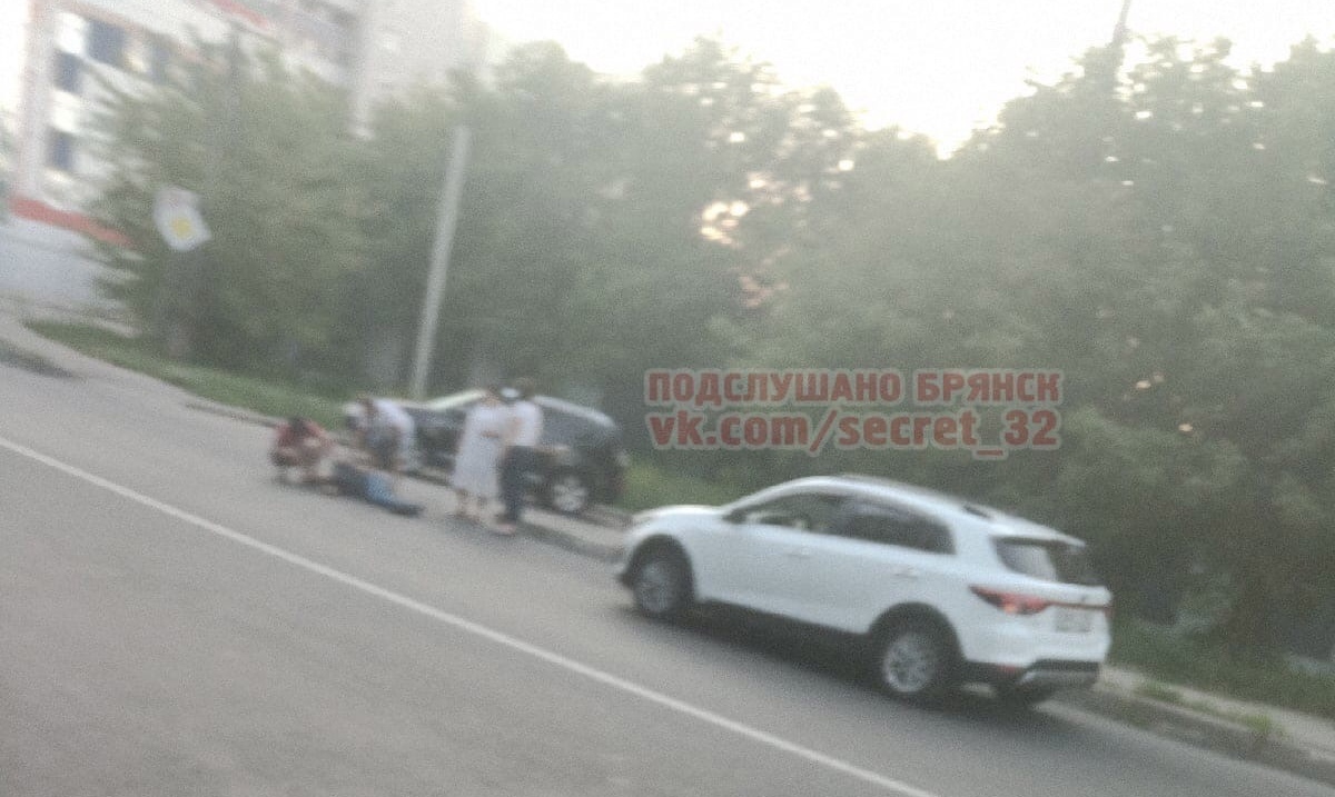 В Брянске возле БГИТУ автомобиль сбил пешехода