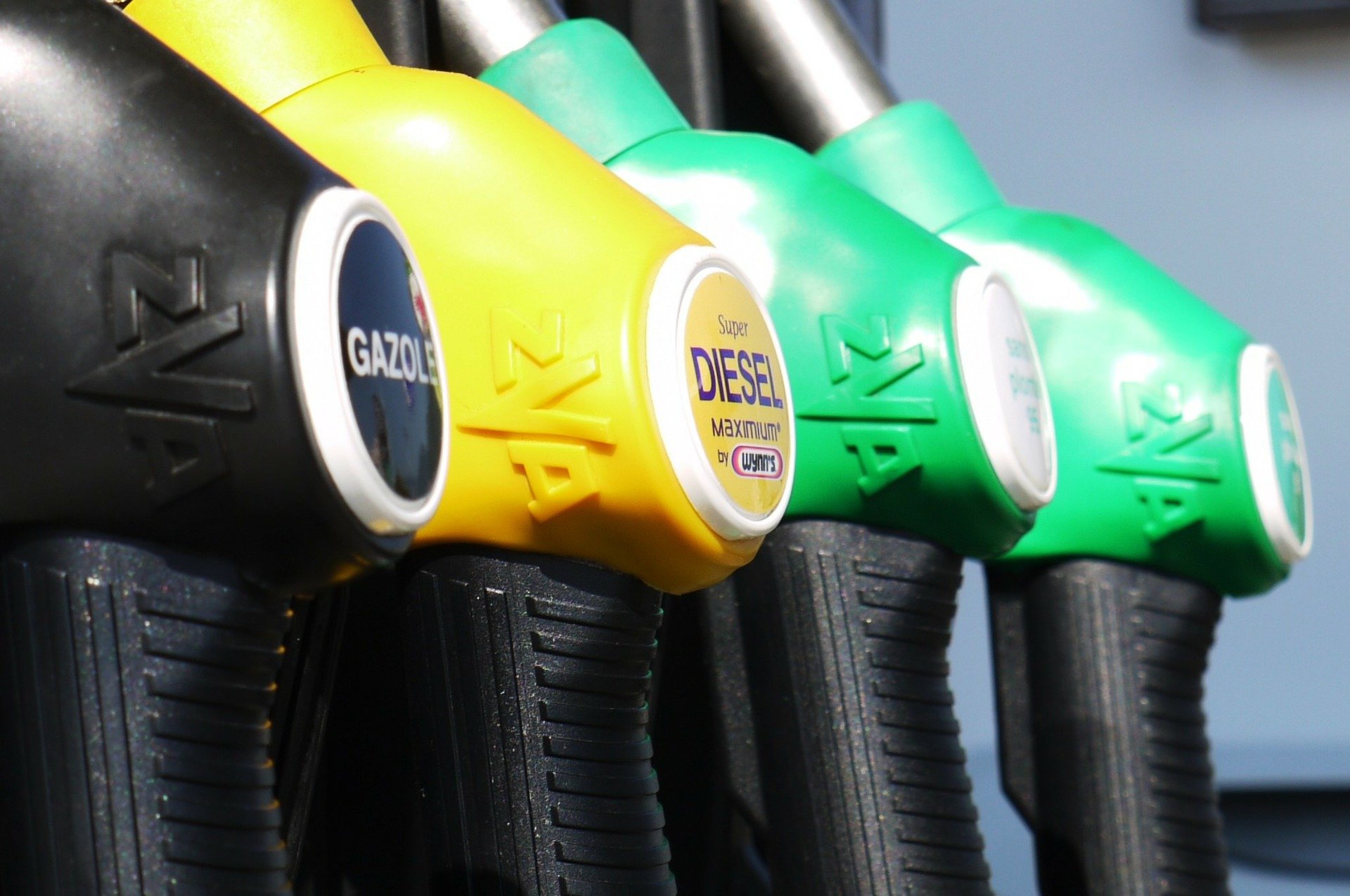 На брянских автозаправках цены на бензин переписали дважды за неделю