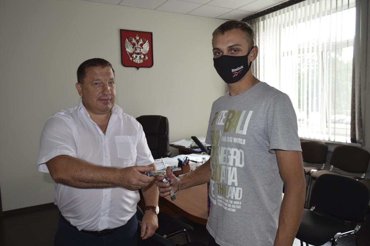 Еще один гражданин из Выгоничского района из числа детей-сирот получил квартиру