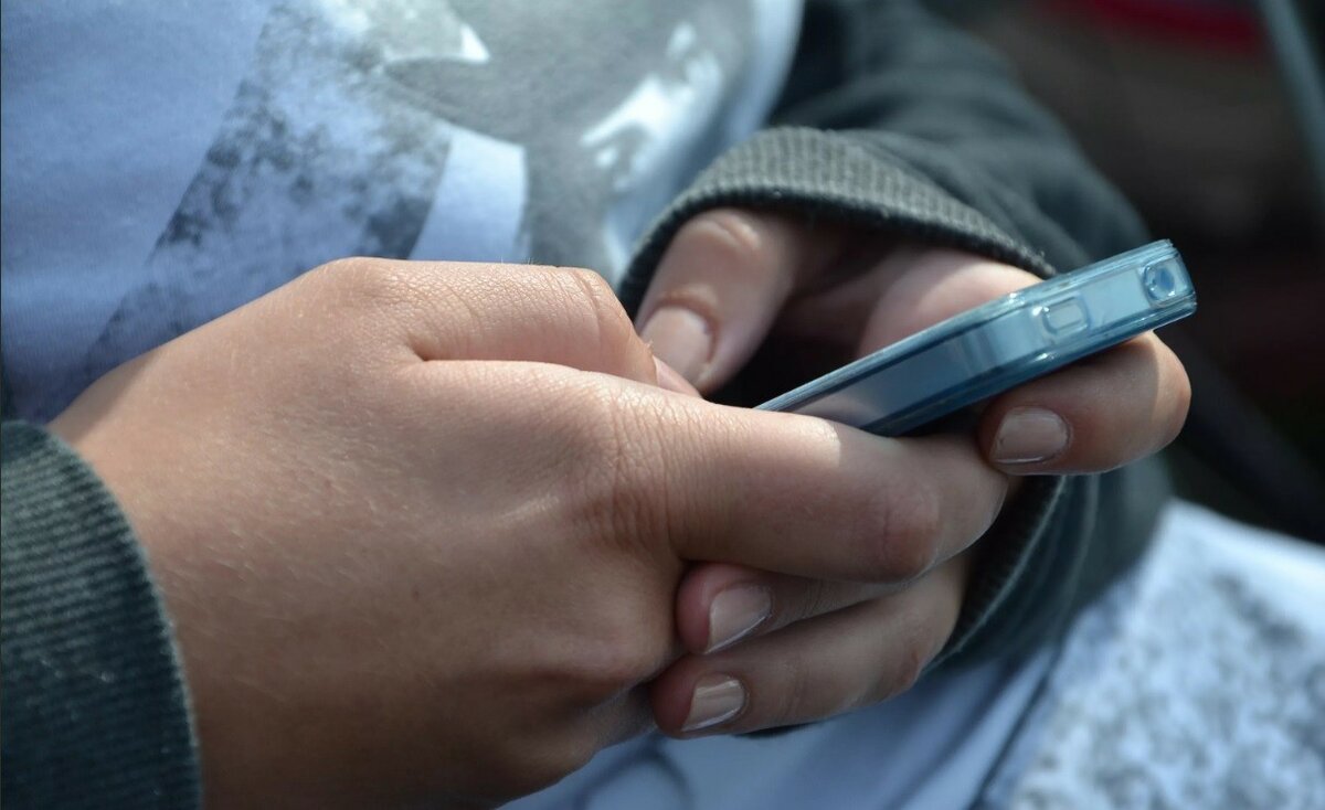 В Суземском районе подросток украл мобильник из кабинета врача