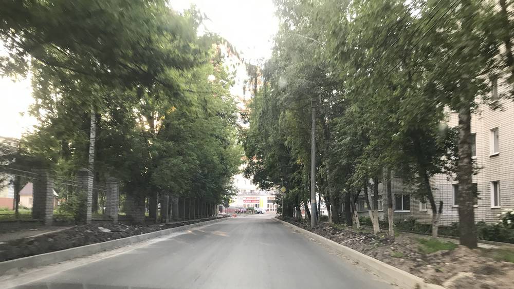 В Брянске на улице Горького полностью уложили новый асфальт