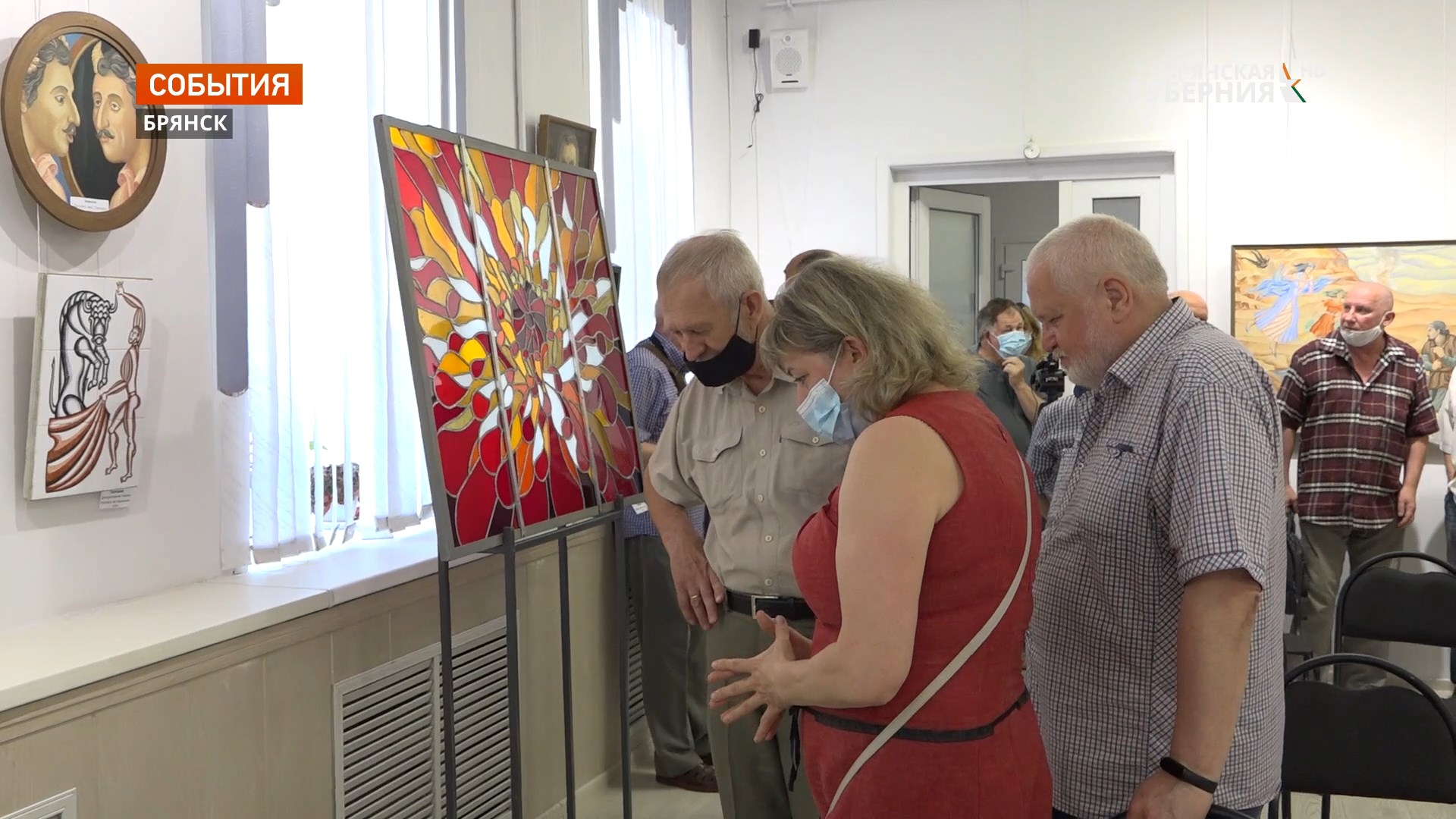 Выставку памяти брянского художника-монументалиста Юрия Новикова увидели первые зрители