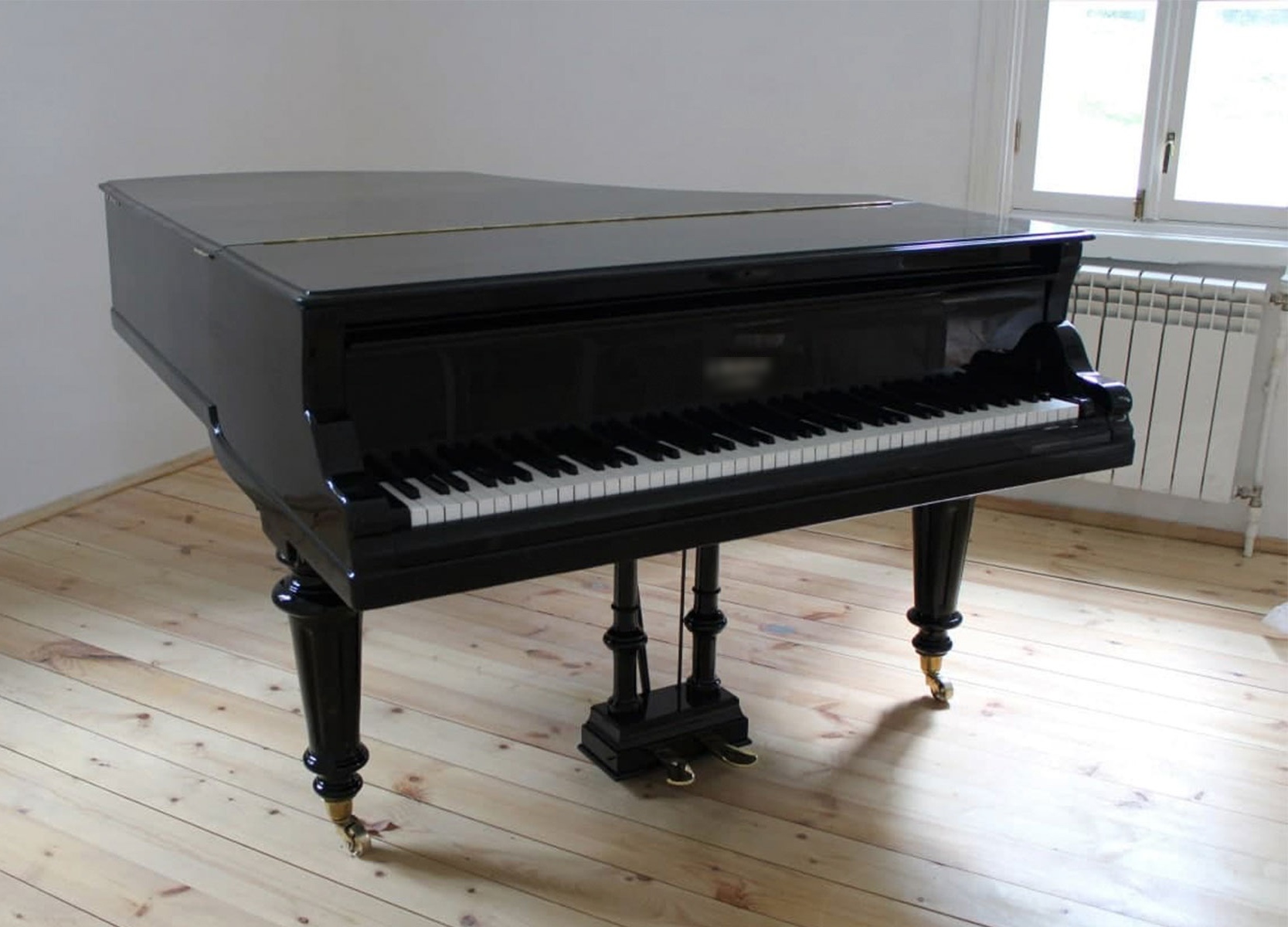В Овстуг вернули старинный рояль