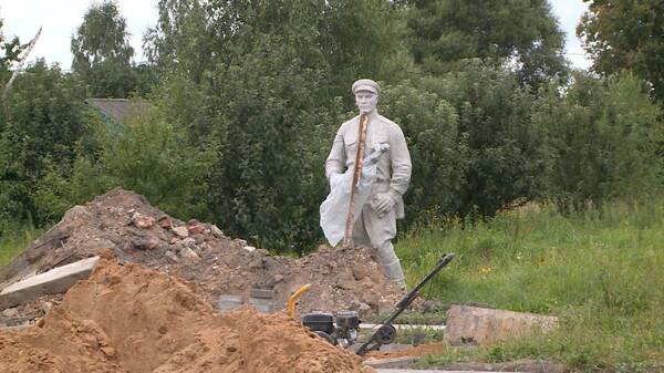В селе Голубея Дубровского района Брянской области благоустраивают воинский мемориал