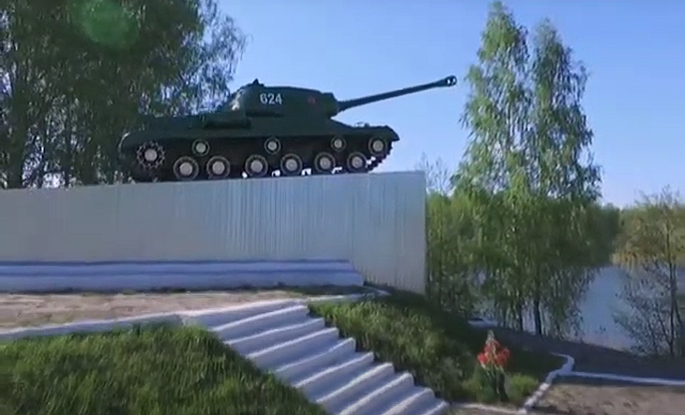 В Дубровке почти закончили ремонтировать памятник танкистам