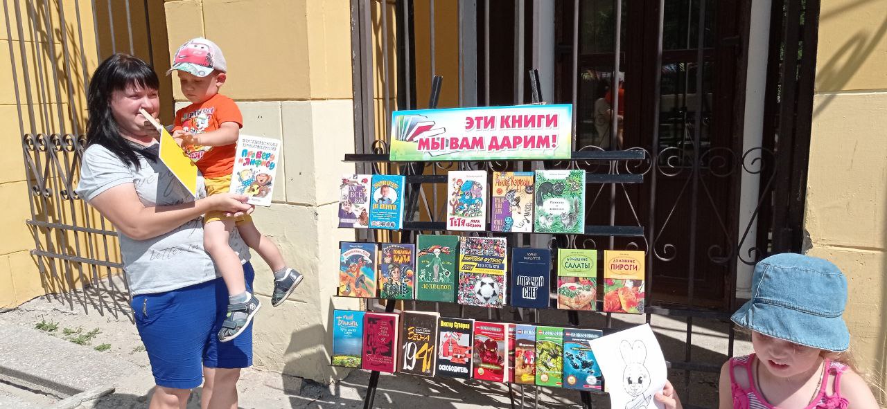 В Брянске открылись летние парковые библиотеки