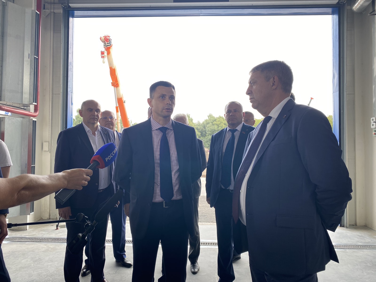 Брянский губернатор осмотрел производственные цеха Клинцовского автокранового завода