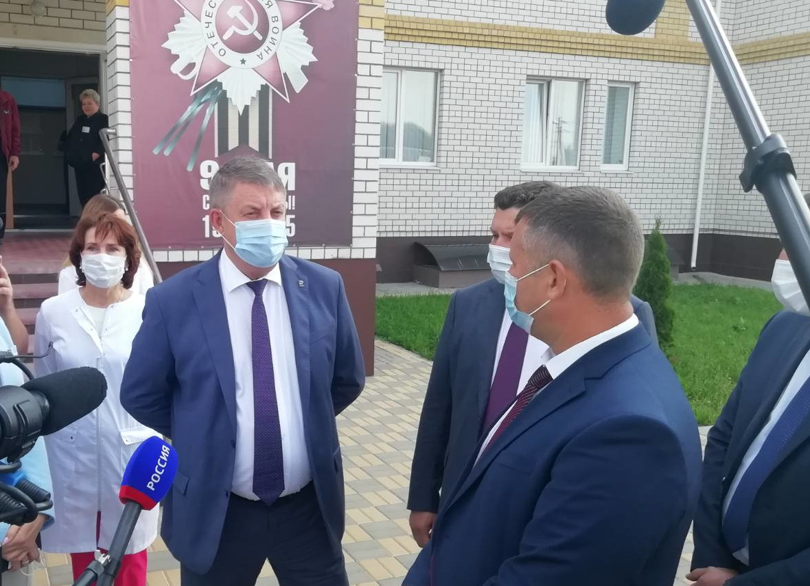 Губернатор осмотрел школу искусств в деревне Добрунь Брянского района