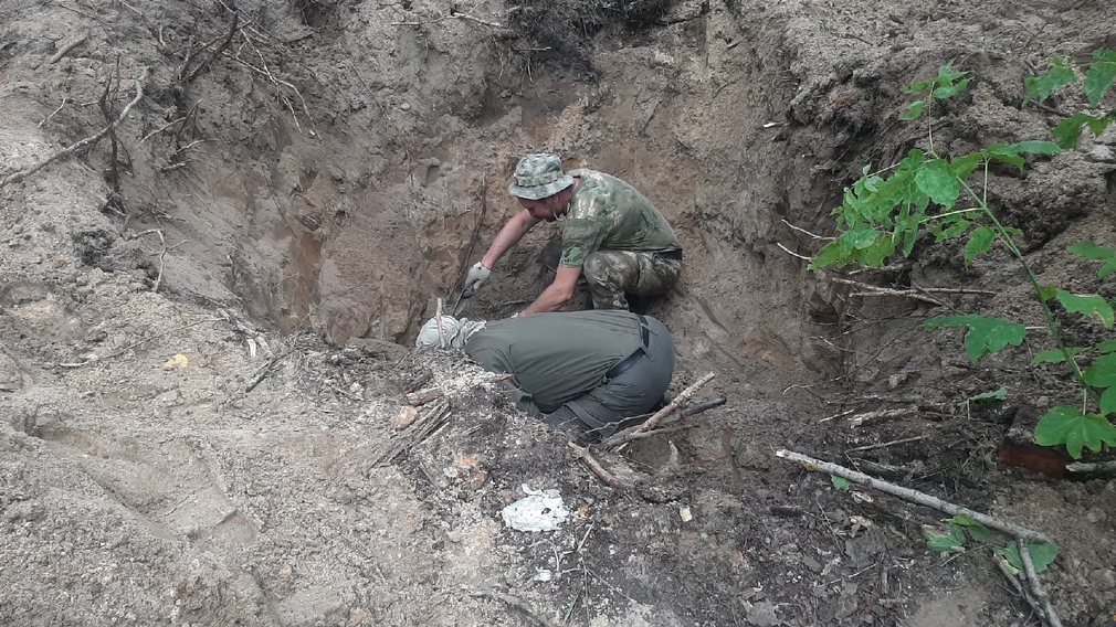 На территории бывшего брянского концлагеря нашли личные вещи и солдатский медальон