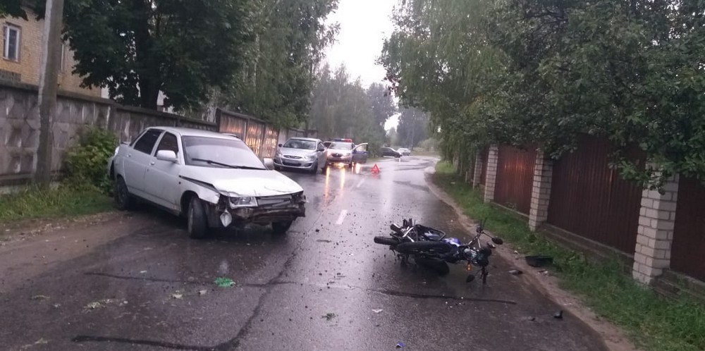 В Дятьково произошло масссовое ДТП на улице Рябка, ранен мотоциклист