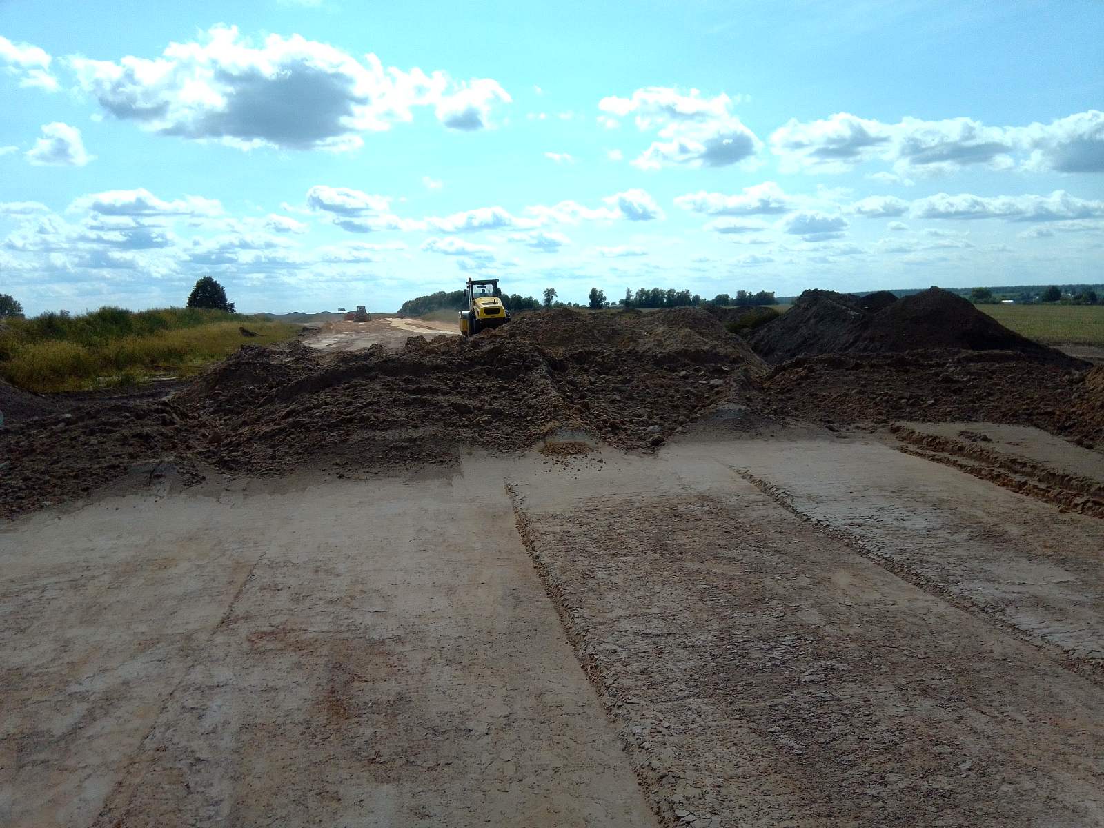 В Брасовском районе продолжается строительство дороги к новому животноводческому комплексу