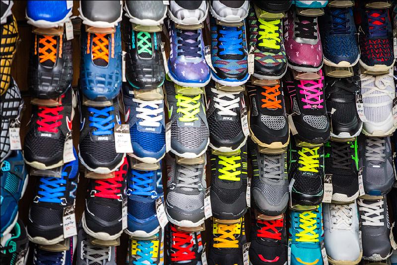 В Бежицком районе Брянска в магазине конфисковали 2000 пар поддельной элитной обуви