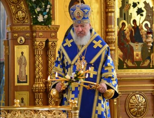 В Брянске митрополит Александр возглавил крестный ход со Святой Плащаницей