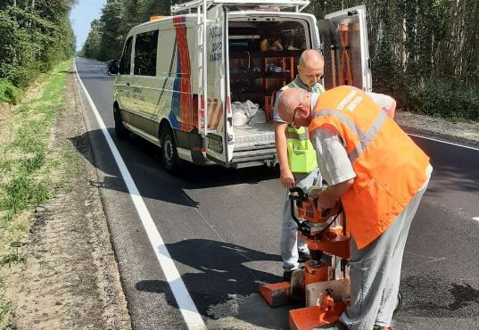 Качество ремонта автодороги в Трубчевском районе проверили специалисты «РосдорНИИ»