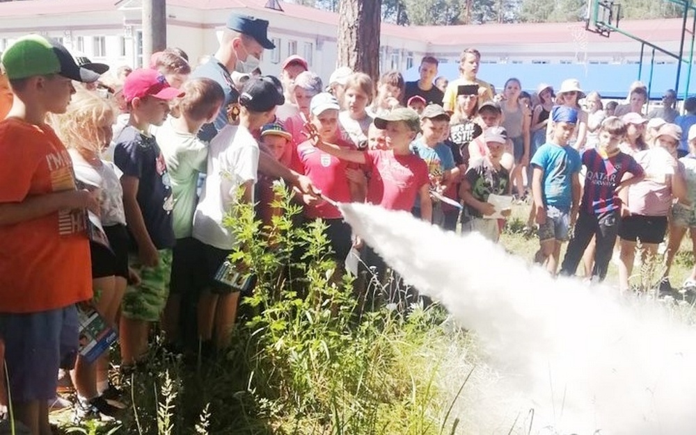 В летних оздоровительных лагерях Брянской области прошли занятия по пожарной безопасности