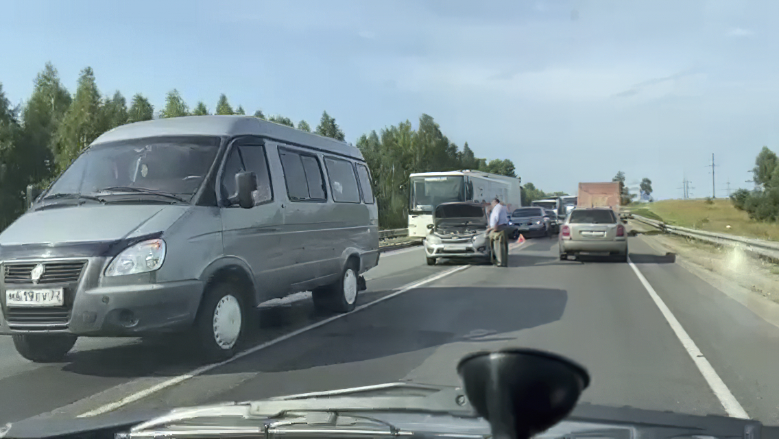 В Брянской области под Выгоничами столкнулись три машины