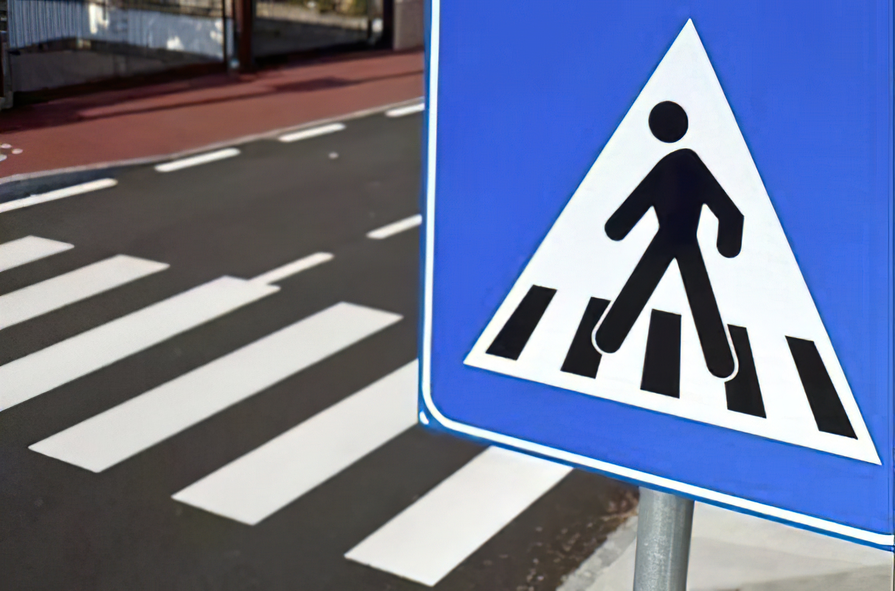 За минувшие сутки в Брянске 60 пешеходов переходили дорогу в неположенном месте