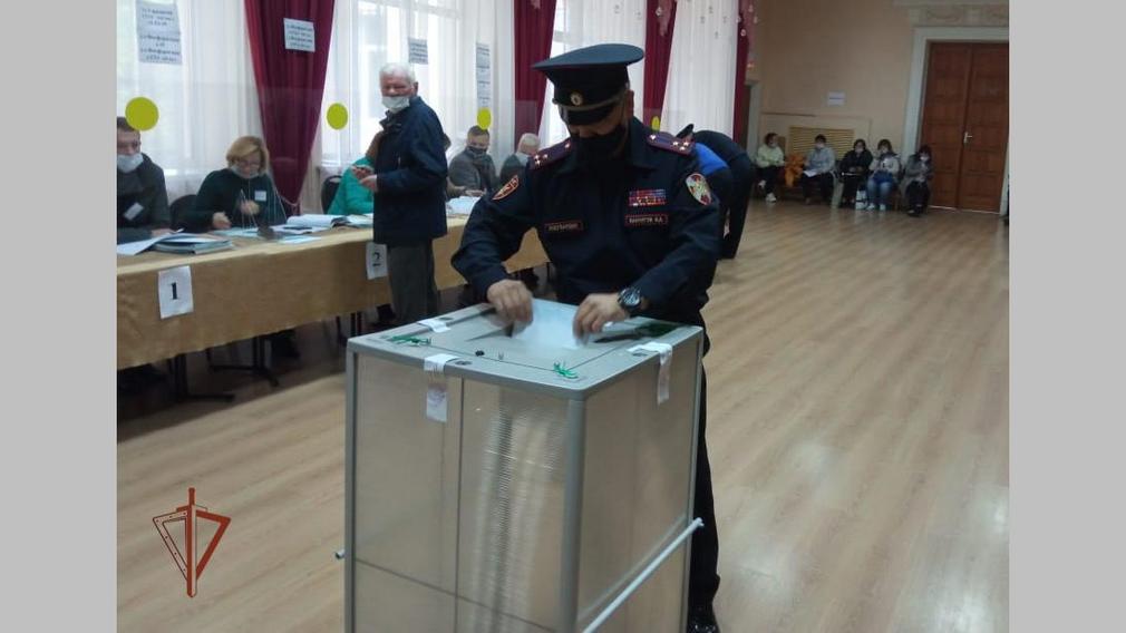 Личный состав Управления Росгвардии по Брянской области участвует в выборах