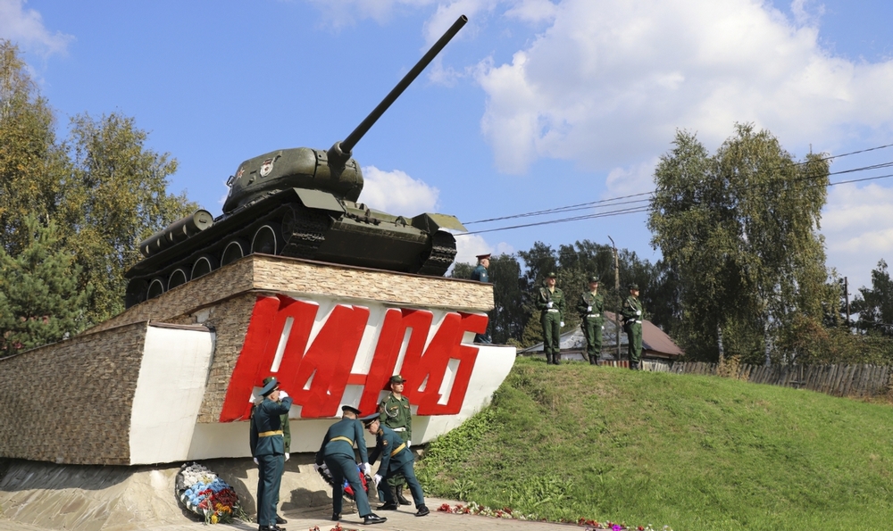 В Клинцах почтили память защищавших родину танкистов