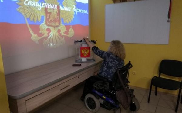 Директор брянского центра реабилитации инвалидов Ирина Лаврушина голосует за будущее России