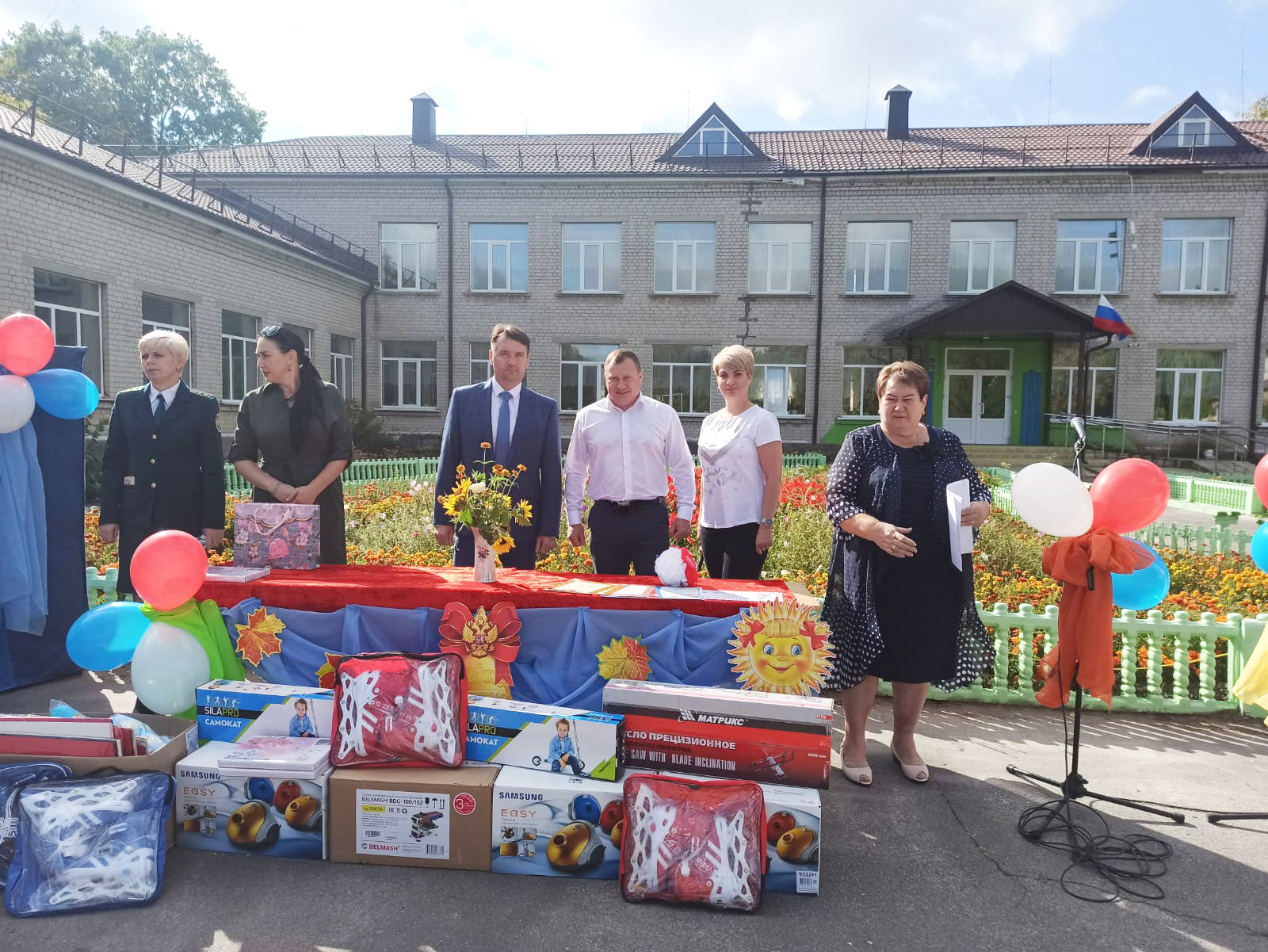 На День знаний воспитанники климовской школы-интерната получили подарки от «Газпром энергосбыт Брянск»