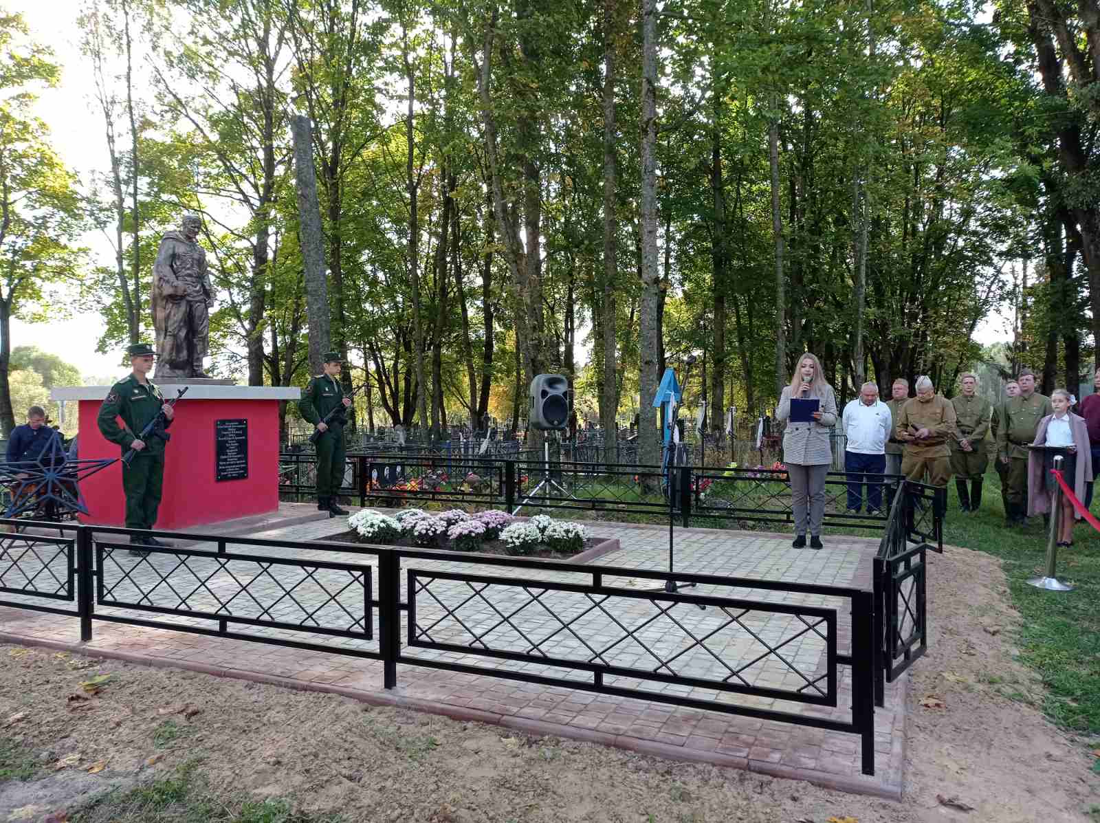 В брянском селе Красный Рог открыли отремонтированный воинский Мемориал