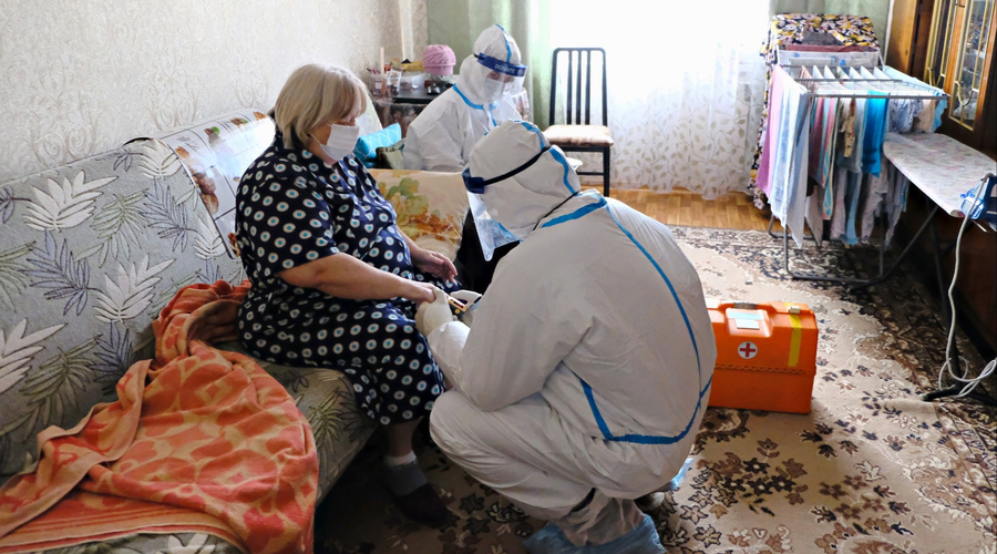Лечение от коронавируса на дому проходят более 2,3 тысячи жителей Брянской области