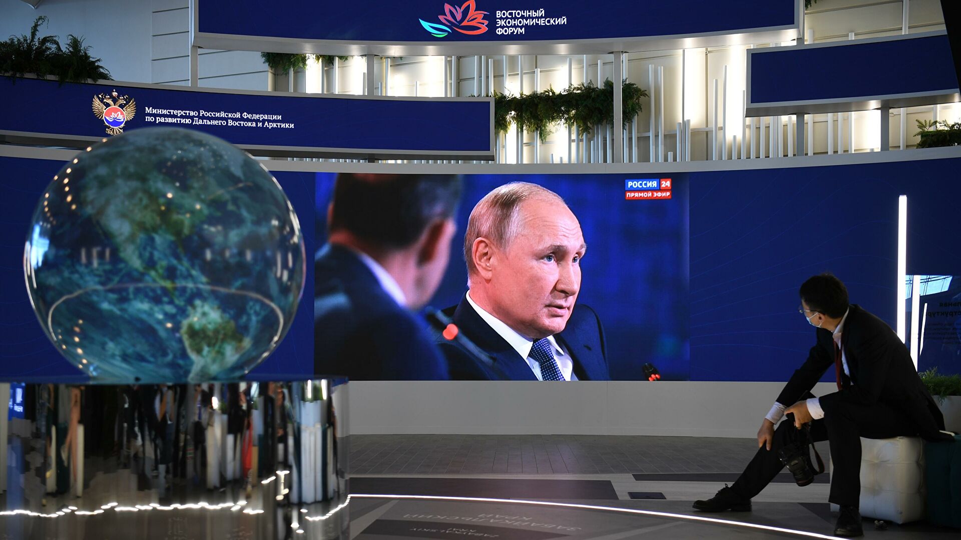 Президент Владимир Путин призвал активнее развивать дальневосточные территории