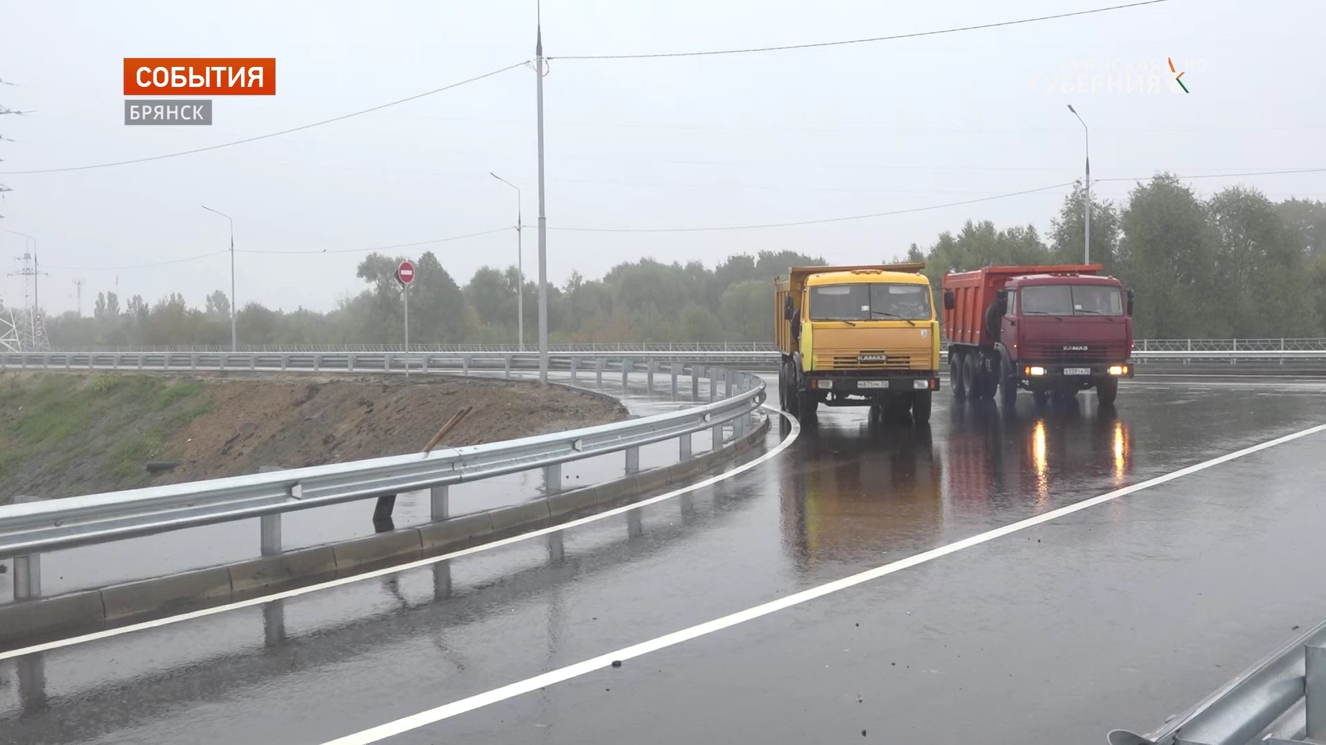 В Брянске восстанавливают размытую дождем дорогу-дамбу