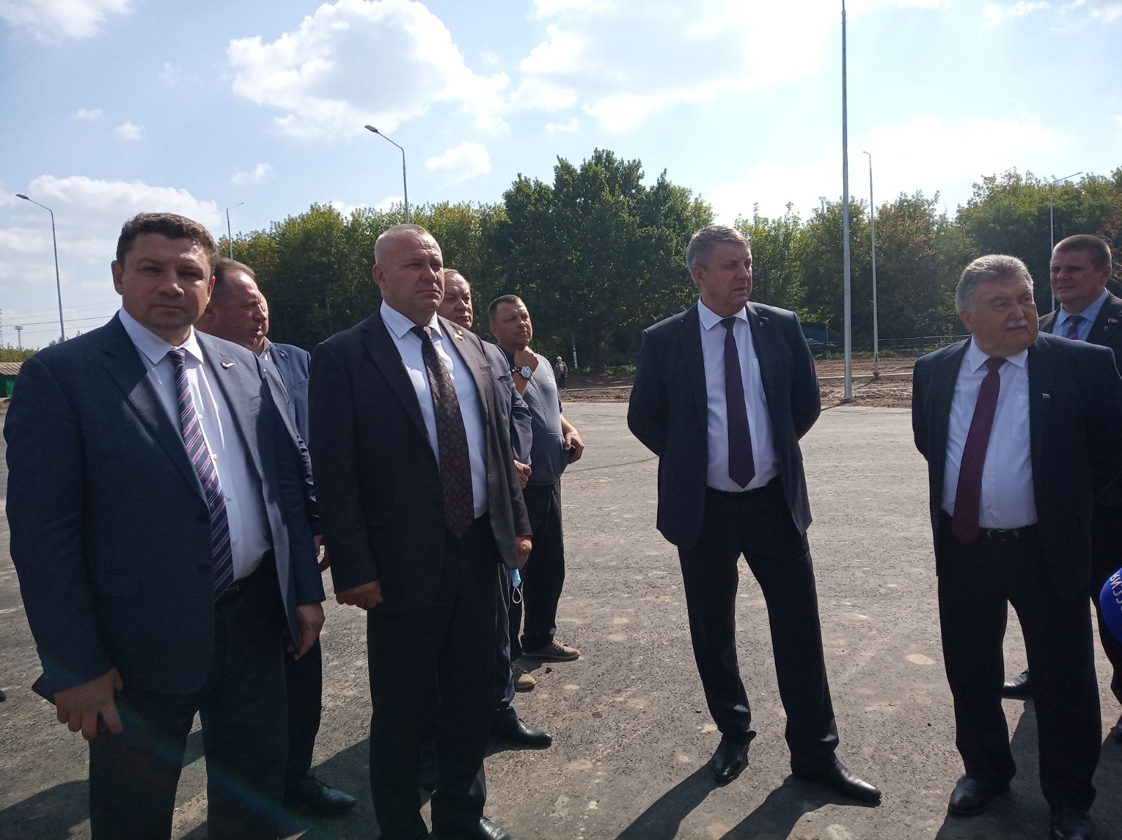 Глава региона в Унече осмотрел стадион «Локомотив»