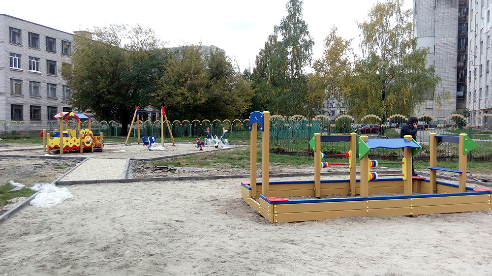 Детскую площадку «Катюша» на Новом Городке в Брянске строят заново