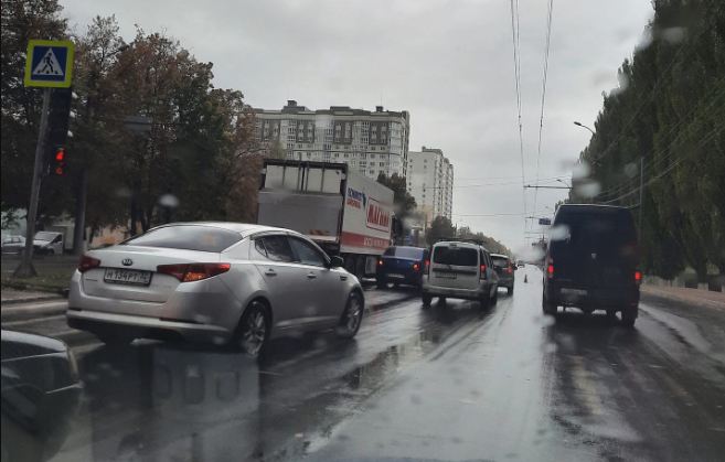 В Брянске на проспекте Московском не разъехались автомобили