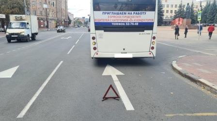 В Брянске на проспекте Ленина в ДТП с автобусом пострадала пенсионерка
