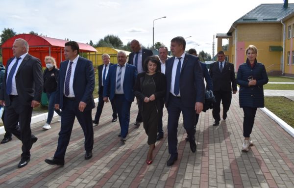 Губернатор Александр Богомаз в ходе рабочей поездки в Клетнянский район посетил детский сад «Сказка»
