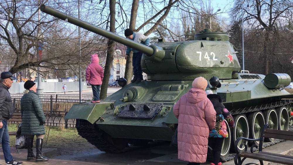 Суд постановил вернуть танк Т-34 из брянского сквера обратно на завод