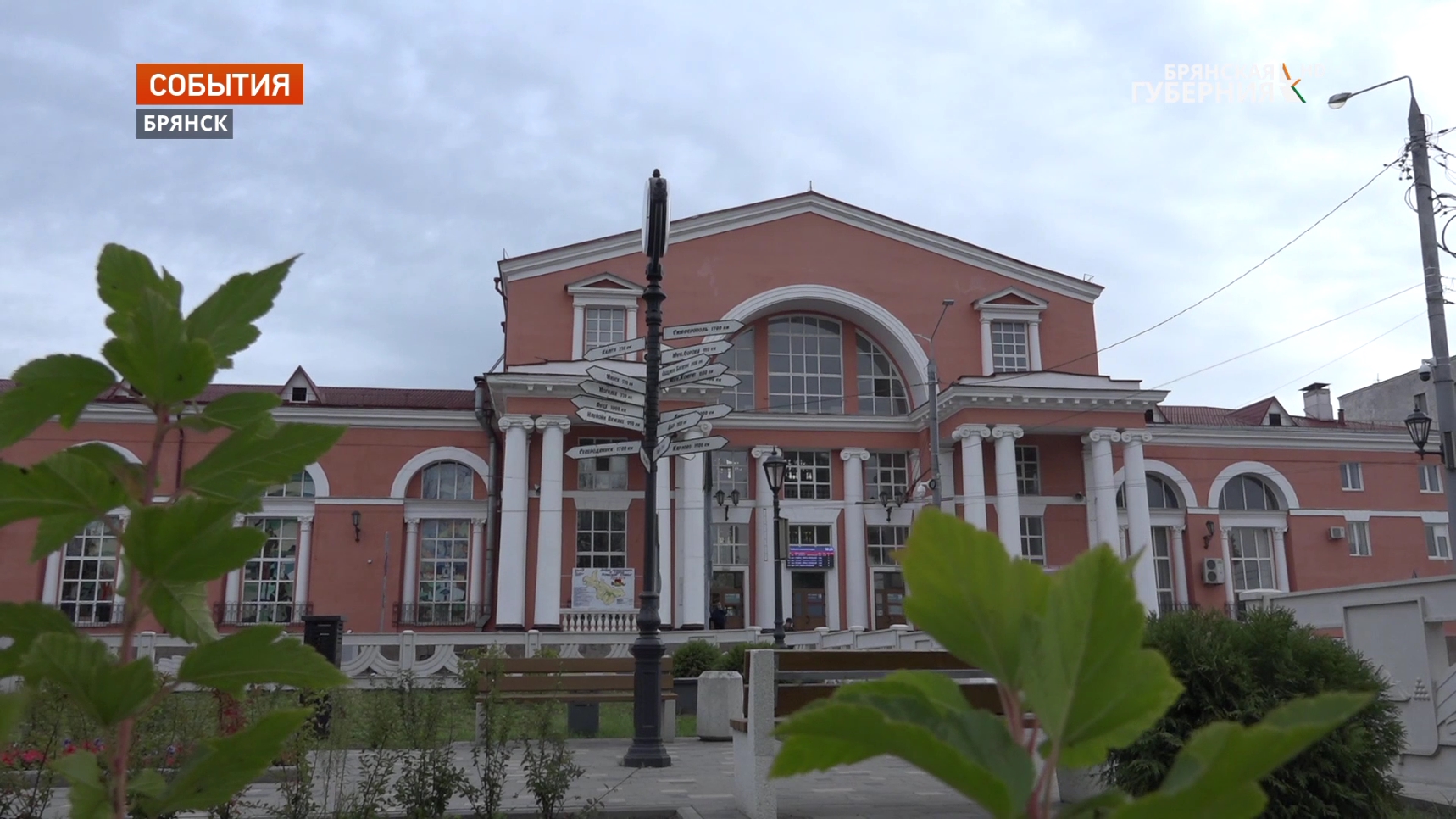 Губернатор Александр Богомаз осмотрел социально значимые объекты Володарского района