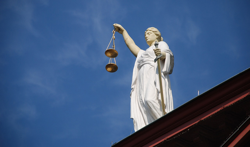 По решению суда брянский адвокат обязан выплатить задолженность по взносам