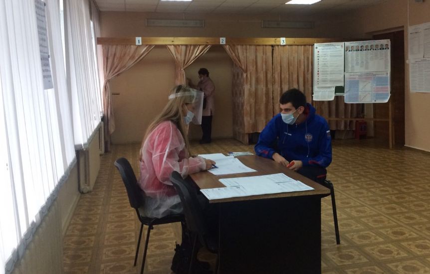 Брянский паралимпиец Артем Калашян впервые принял участие в выборах