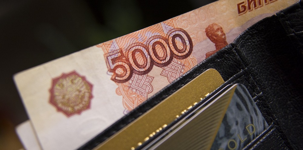 В Брянске уголовник украл у пенсионера с банковской карты 4 тысячи рублей