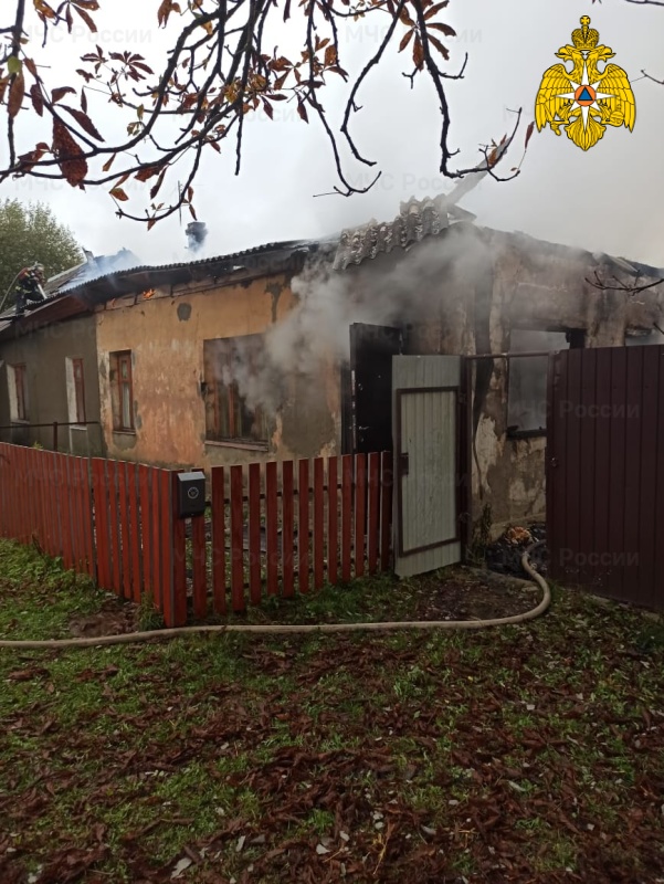 В Дятьковском районе ликвидировали открытое горение в частном доме