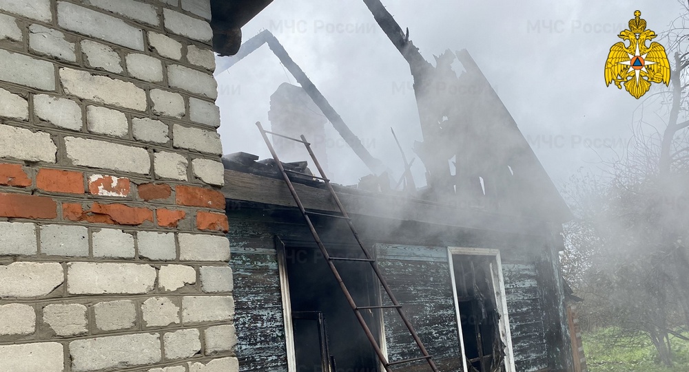 В Почепском районе при пожаре в жилом доме в огне погиб человек