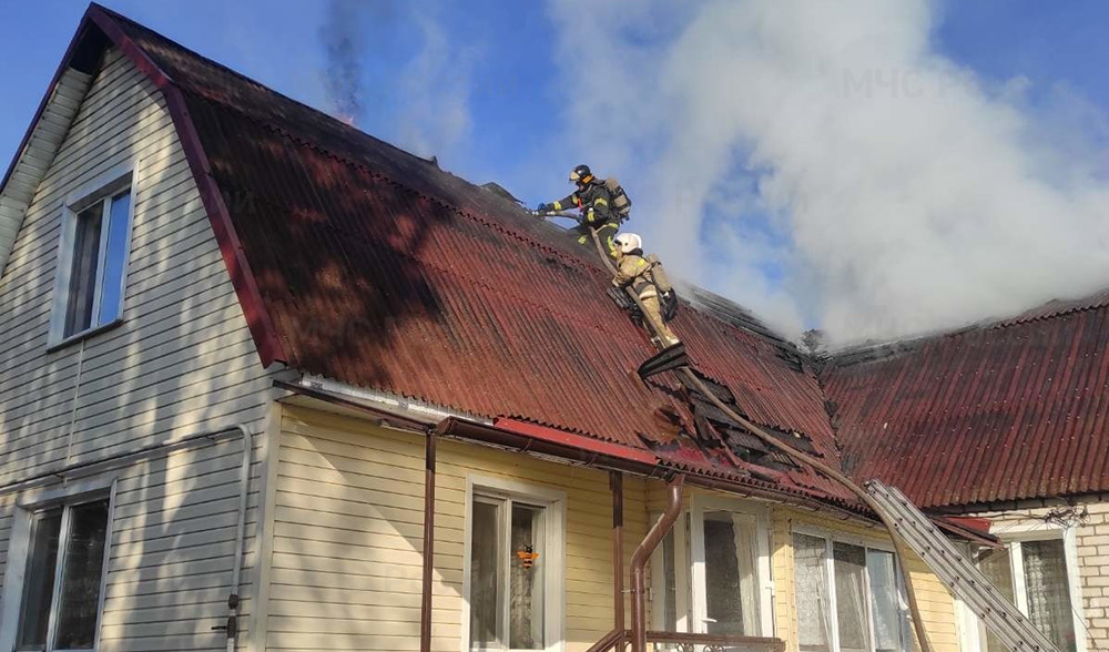 В брянском посёлке Супонево сгорел жилой дом, пострадавших нет