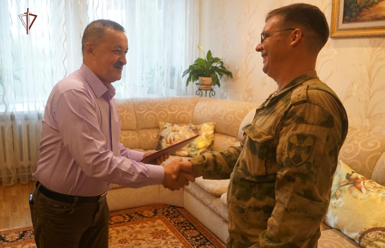 В Брянске поздравили с 55-летием ветерана войск правопорядка