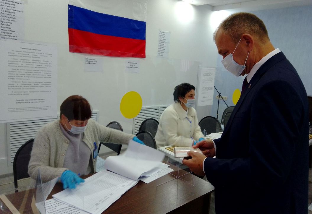 Замгубернатора Николай Щеглов проголосовал в брянской деревне Антоновка