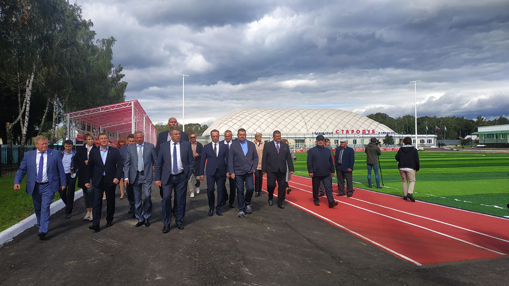 Заместитель главы Совета Федерации Андрей Турчак посетил посетил спортивные объекты в Стародубе