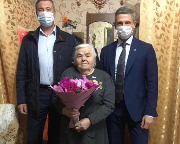 В Клинцах ветеран войны Вера Никифорова отпраздновала 90-летие