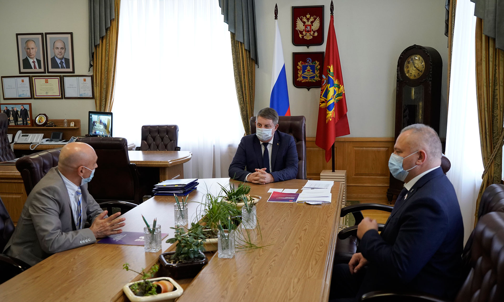 Брянский губернатор встретился с врио руководителя межрегионального управления Росимущества