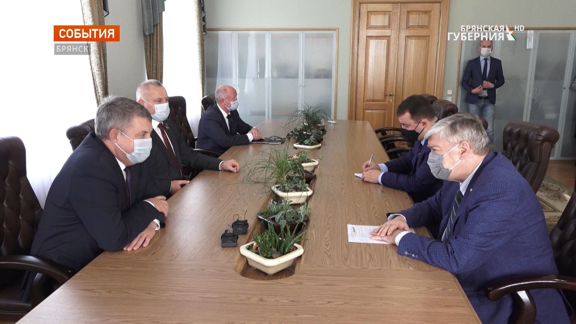 Брянский губернатор встретился с послом РФ в Беларуси Евгением Лукьяновым