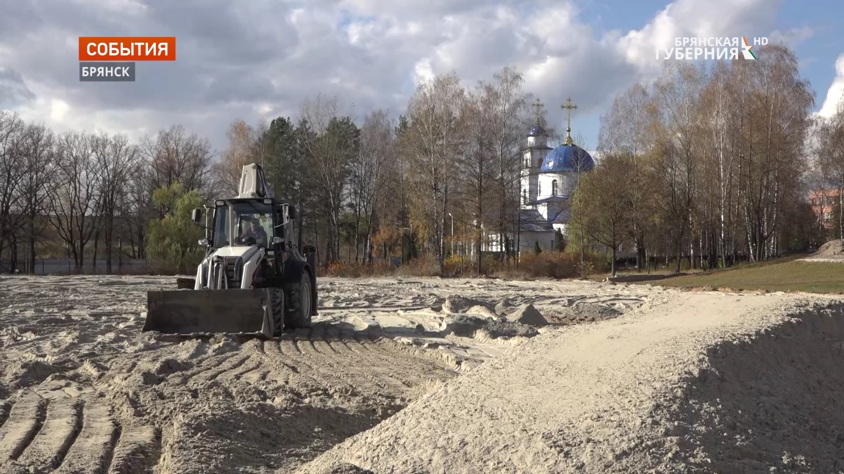 В Бежицком районе продолжается капитальный ремонт стадиона «Камвольщик»